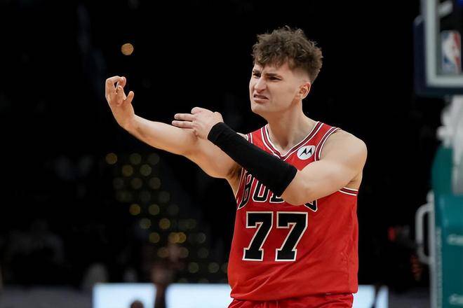 前公牛锋线与西甲球队签约两个月,他在欧锦赛的表现很不理想? 前公牛锋线与西甲球队签约两个月,他在欧锦赛的表现很不理想?