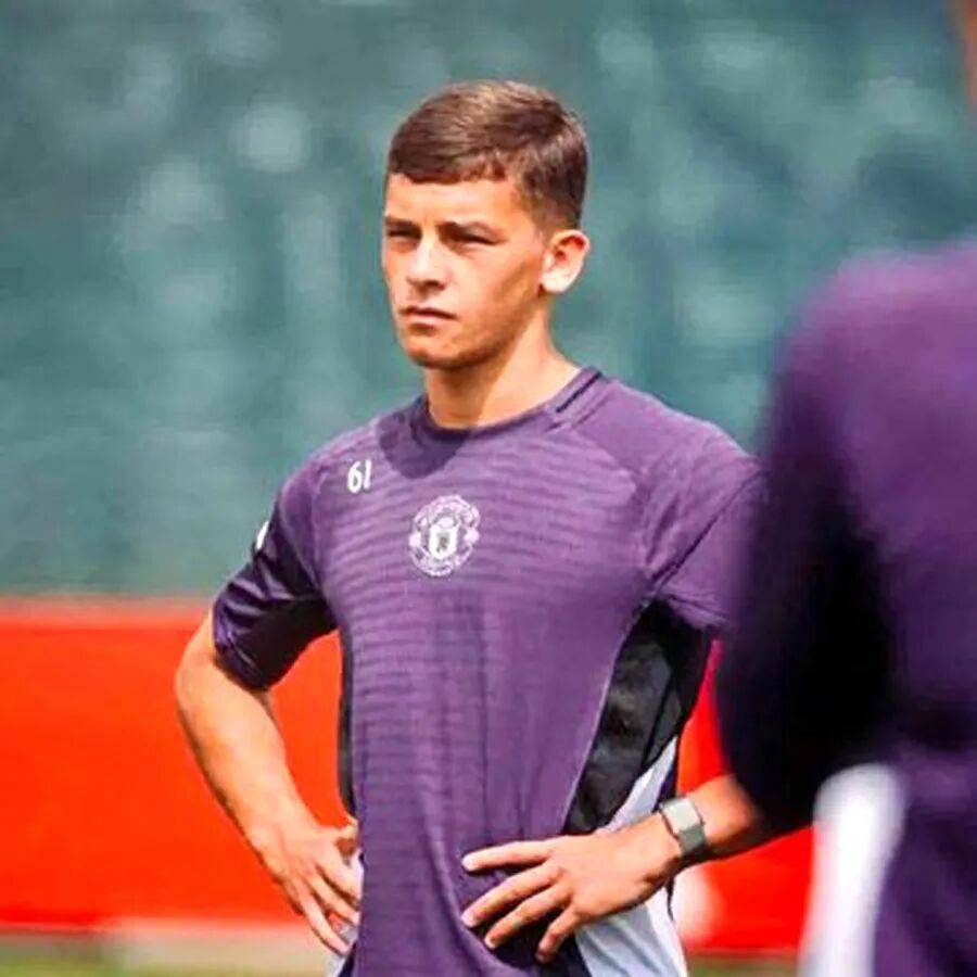 曼联第三右边锋已定!青训福登训练表现征服阿莫林,年底有望首秀 曼联第三右边锋已定!青训福登训练表现征服阿莫林,年底有望首秀