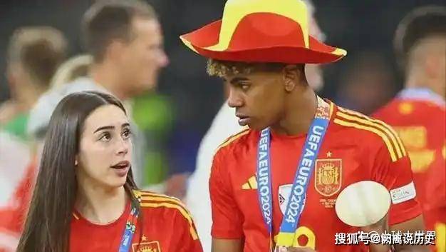 落选金球奖!亚马尔女友晒亲密合照力挺男友:你永远是我的金球,我爱你 落选金球奖!亚马尔女友晒亲密合照力挺男友:你永远是我的金球,我爱你