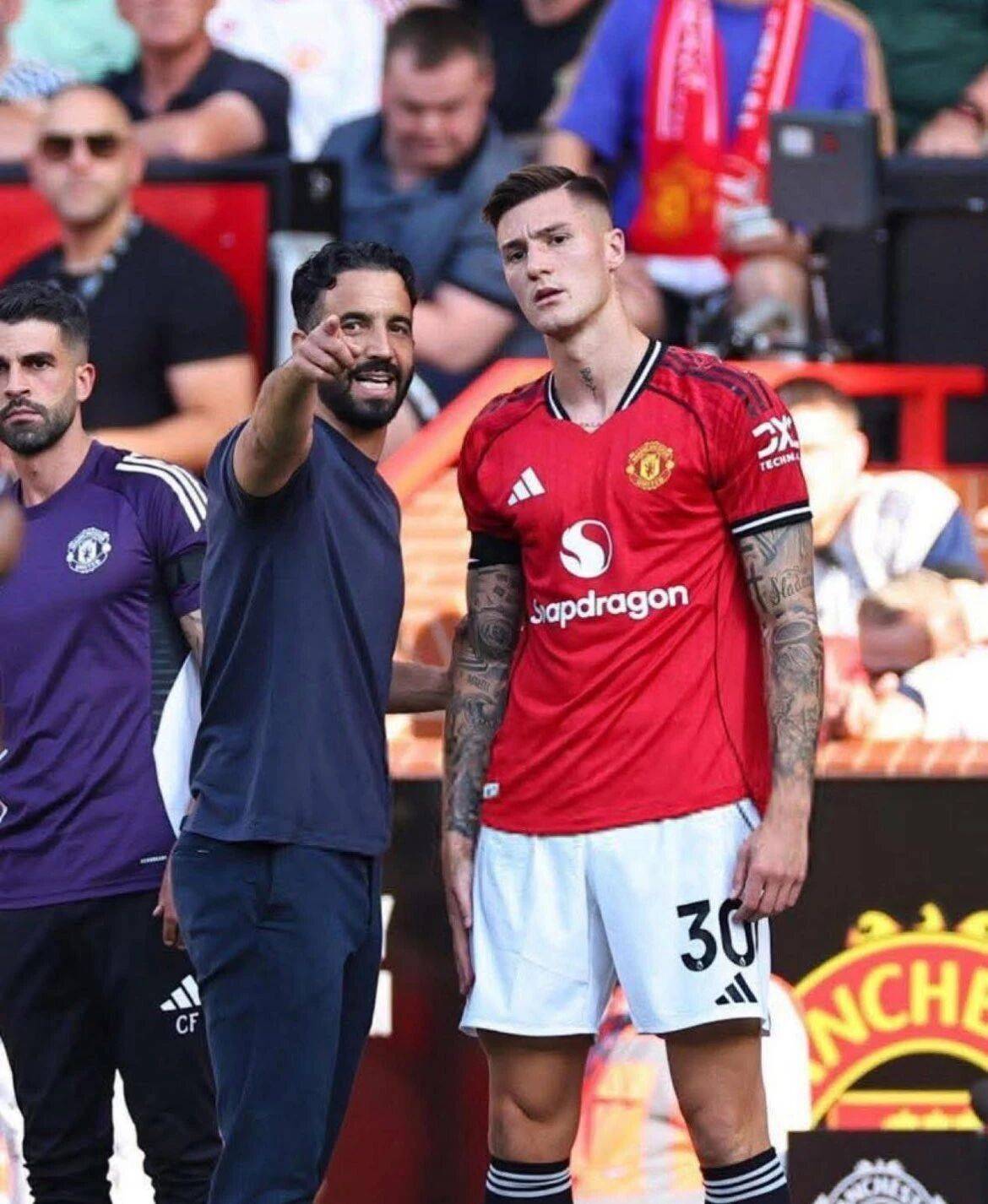 曼联安菲尔德百战欲拿十年首胜!阿莫林寄望谢什科,曾打爆利物浦 曼联安菲尔德百战欲拿十年首胜!阿莫林寄望谢什科,曾打爆利物浦