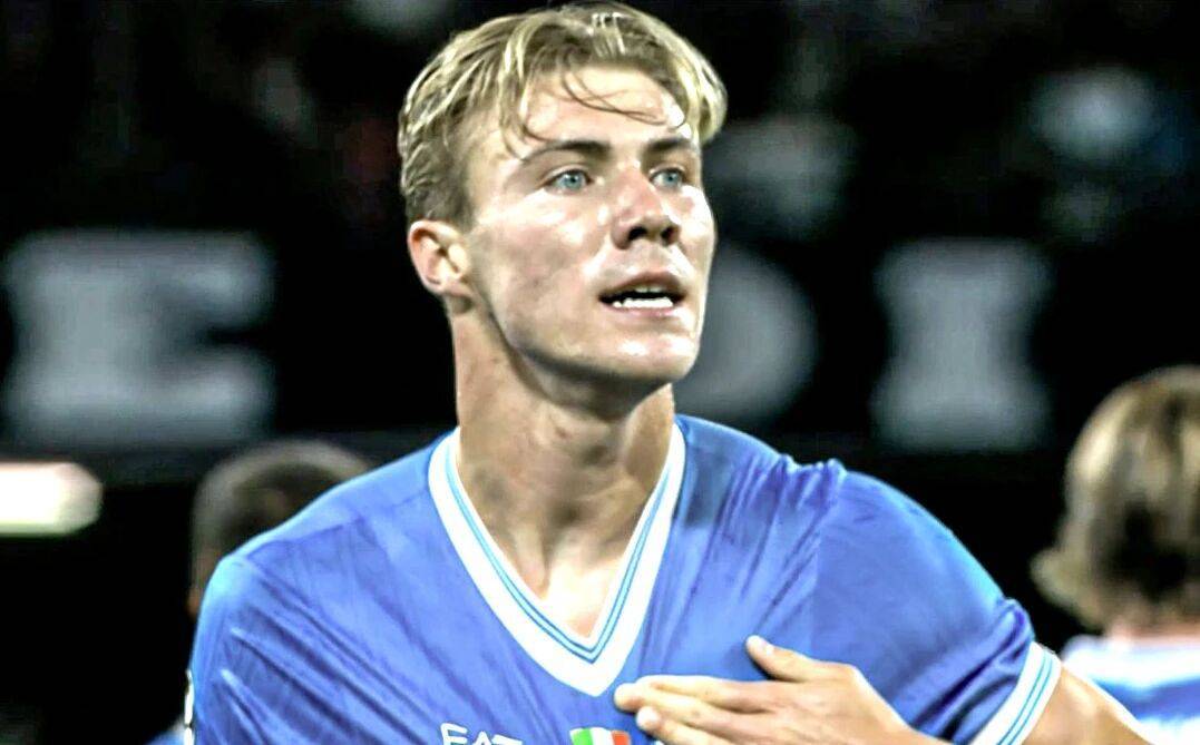 曼联4400万转会费99%到手!离队后新违约金已定,高于过去身价 曼联4400万转会费99%到手!离队后新违约金已定,高于过去身价